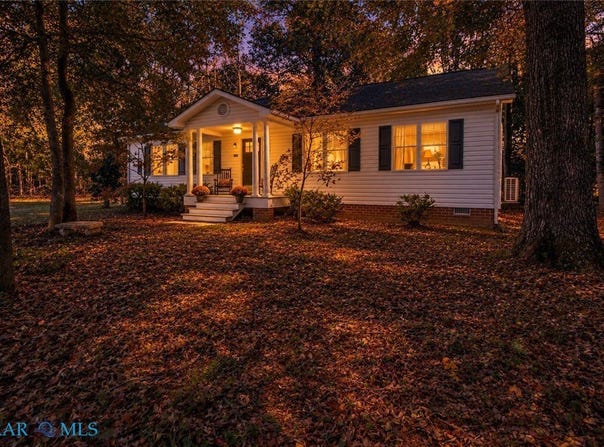 1 Lawler Lane, Kilmarnock, VA 22482