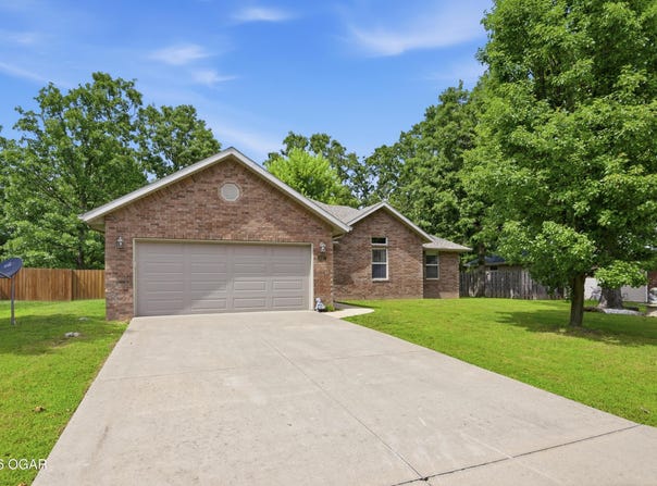 1027 Nickolas Street, Aurora, MO 65605
