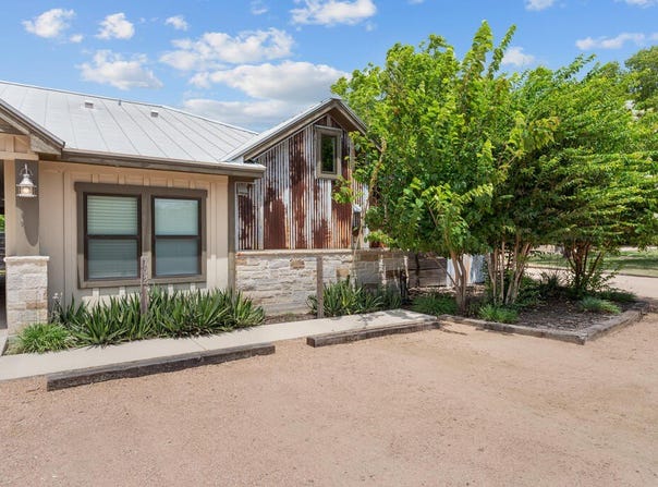 807 E Highway St, Fredericksburg, TX 78624