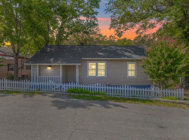 9 Hampton Street, Ware Shoals, SC 29692