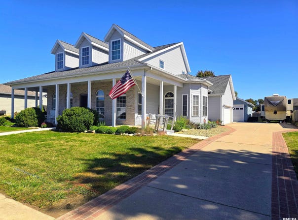 1820 PARKFIELD Drive, Pekin, IL 61554