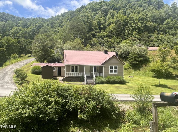 1012 Ward Fork Road, Grundy, VA 24614