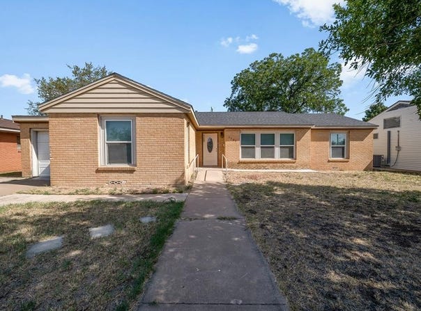 1507 E 11th Place, Big Spring, TX 79720