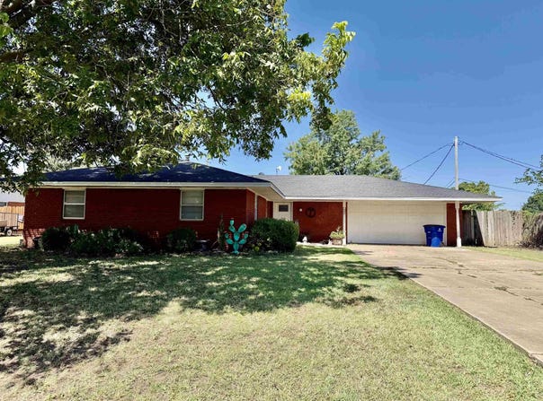 526 Ridgewood St, Enid, OK 73701