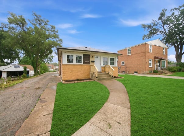 1327 S Wolf Road, Hillside, IL 60162