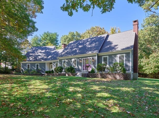 12 Fort Apache Dr, Franklin, MA 02038
