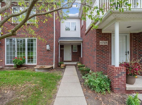6729 Boulder Pointe Drive, Washington, MI 48094
