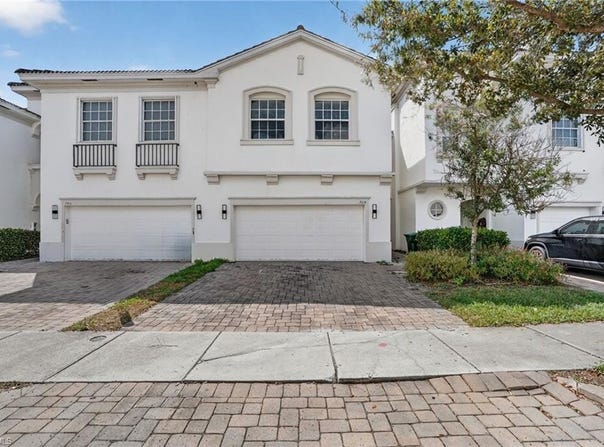 NAPLES, FL 34119