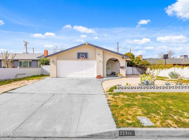 38511 Carolside Avenue, Palmdale, CA 93550