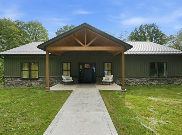 521 Creek Rd, Smith, PA 15019