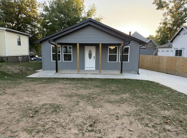 408 2nd Street, Monett, MO 65708
