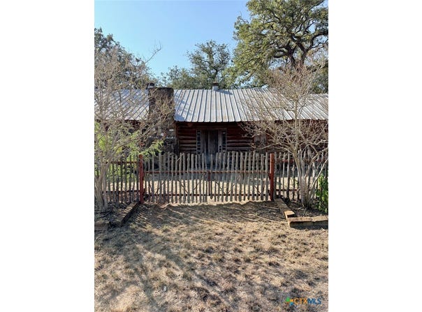 16057 E Highway 90, Kingsbury, TX 78638