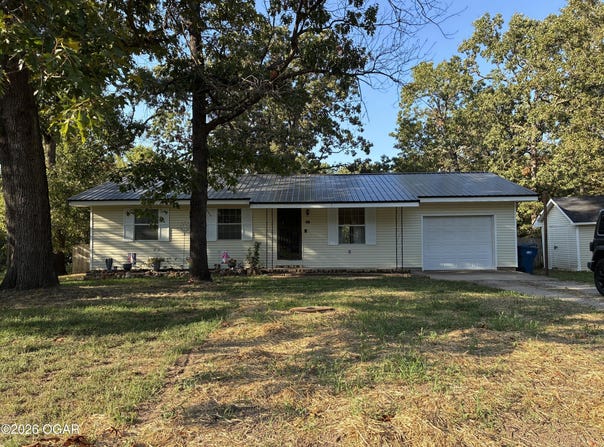 207 Gum Road, Carl Junction, MO 64834