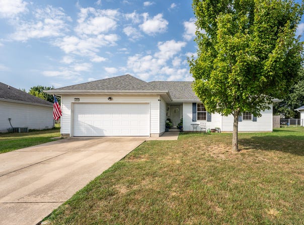 411 Arrowhead Road, Willard, MO 65781