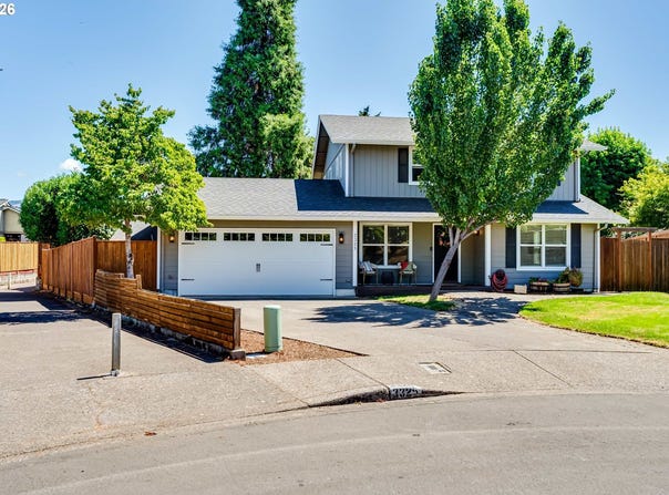 3325 HONEYWOOD St, Eugene, OR 97408
