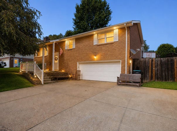 7 Coolview Lane, Bridgeport, WV 26330