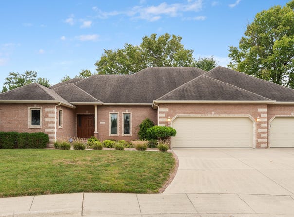 4383 Red Hawk Court S, Columbus, IN 47203