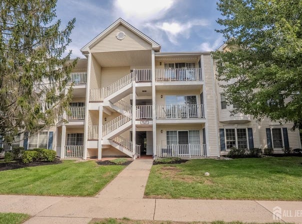 45 Amethyst Way, Franklin, NJ 08823