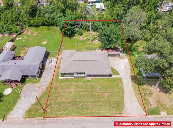 137 Gardner Drive, Palestine, TX 75803