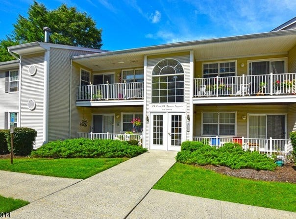 24 Spruce Ter, Mount Arlington Boro, NJ 07856-2313