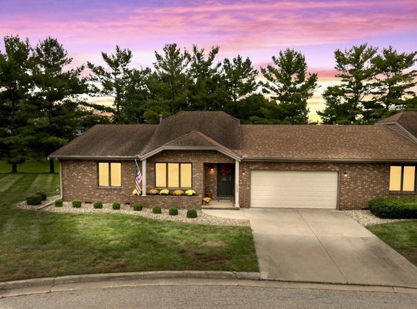 113 Manor Circle, Bloomington, IL 61704