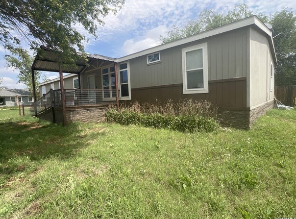 803 SE RAILROAD ST, TX 76933