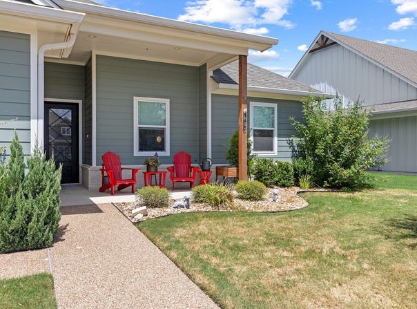 805 Forward Pass Drive, Hewitt, TX 76643