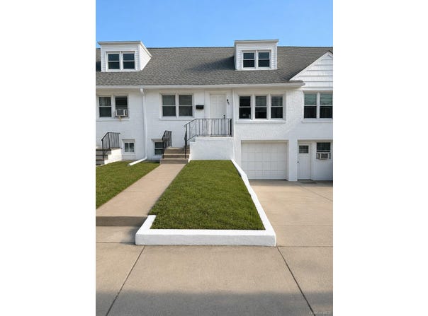 660 W Broadway, Long Beach, NY 11561
