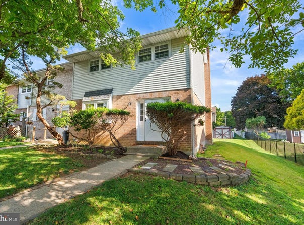 52 WILLOW Street, MACUNGIE, PA 18062