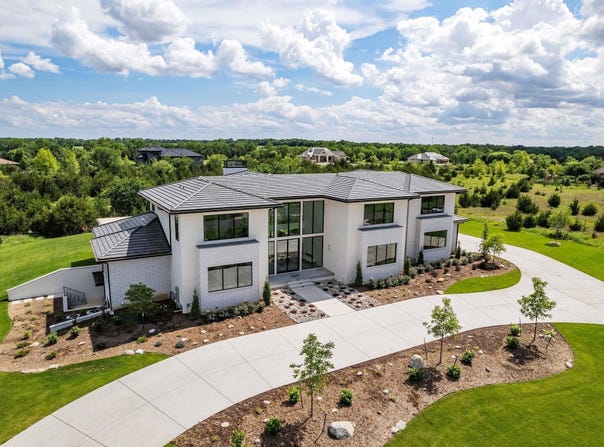 1307 E Bluestem Ct, Andover, KS 67002
