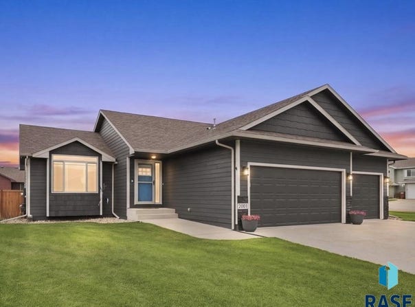 2912 S Lucerne Ave, Sioux Falls, SD 57106