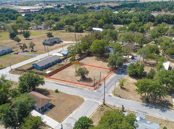 1602 Cummings St, Luling, TX 78648