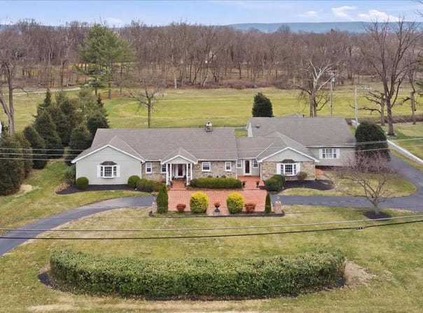 12903 FOUNTAIN HEAD Road, HAGERSTOWN, MD 21742
