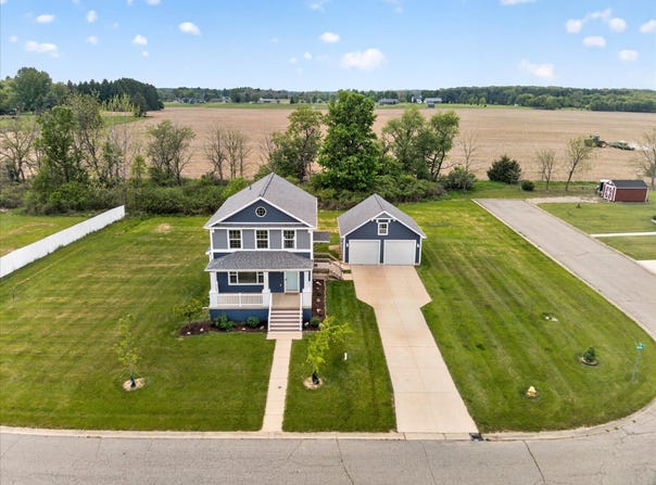 447 Oakwood Drive, Charlotte, MI 48813