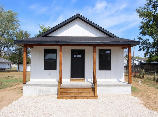415 W Puryear Avenue, Seymour, MO 65746