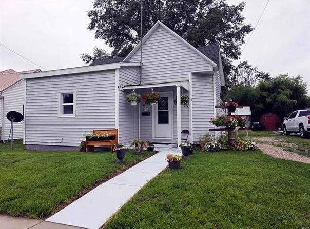 816 S Main St, Bicknell, IN 47512