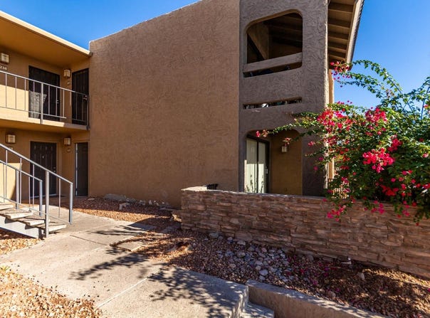 3825 E Camelback Road, Phoenix, AZ 85018