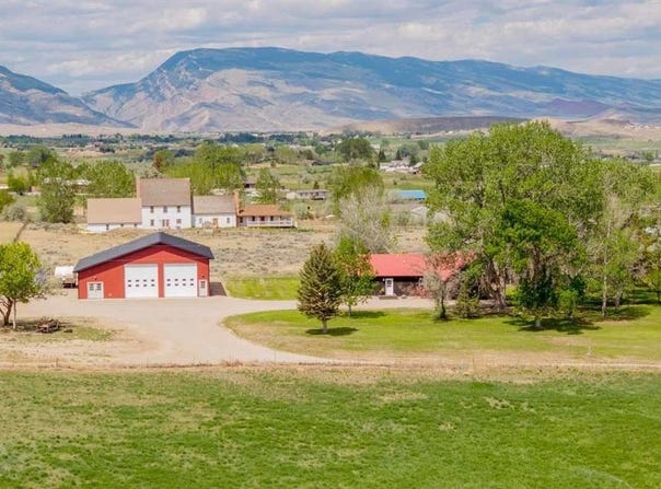 15 Cole Rd, Cody, WY 82414