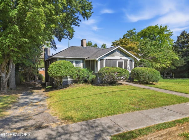 215 W Goddard Ave, Maryville, TN 37803