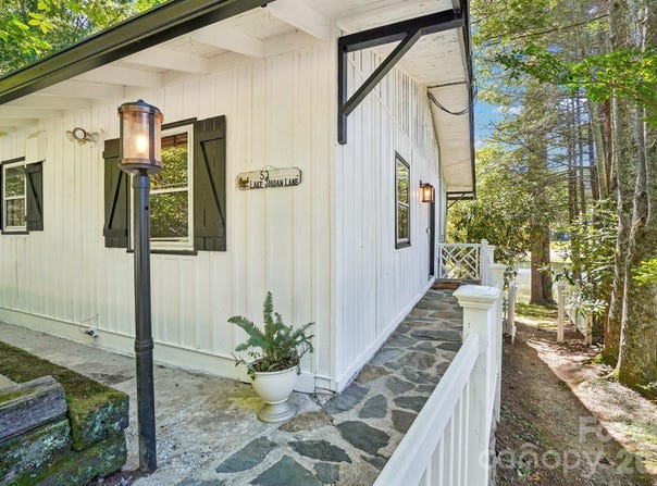 52 Lake Jordan Drive, Flat Rock, NC 28731