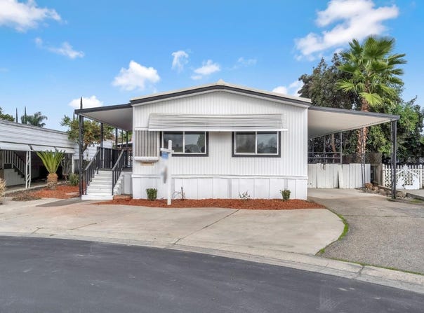 1218 E Cleveland Avenue, Madera, CA 93638