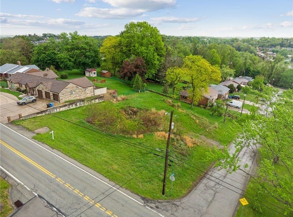 361 Carpenter Ln, Irwin, PA 15642