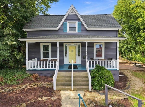 908 W MAIN ST, WAYNESBORO, VA 22980