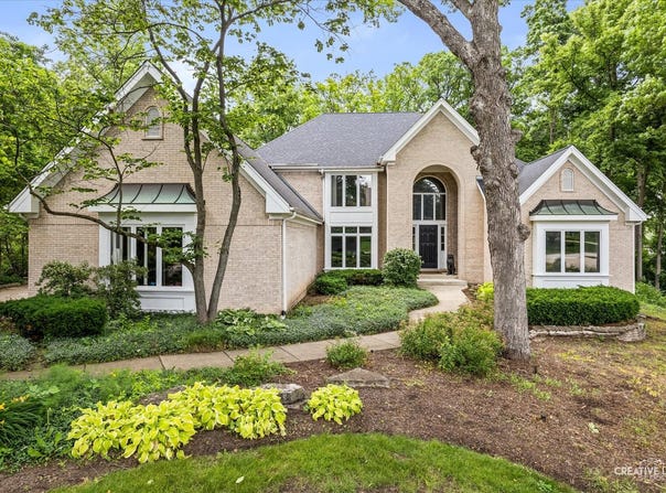63 Muirfield Circle, Wheaton, IL 60189