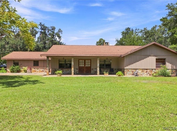 10265 W Springtree Lane, Crystal River, FL 34428