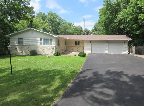 119 Thomas Hill Road, Jackson, MN 56143