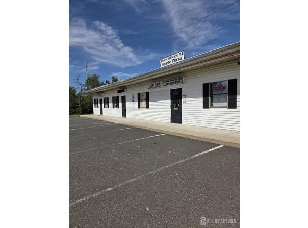 369 Applegarth Road, Monroe, NJ 08831