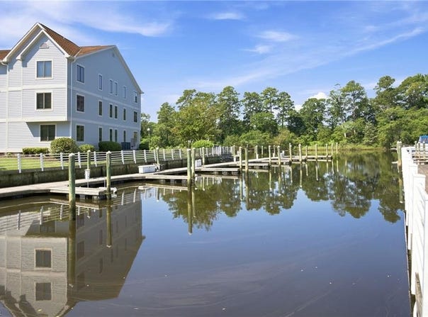 5 Harbor Watch Dr, Chesapeake, VA 23320