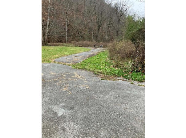 Desters Lane, Beaver, KY 41604