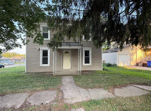 355 N 2nd St, Winthrop, IA 50682